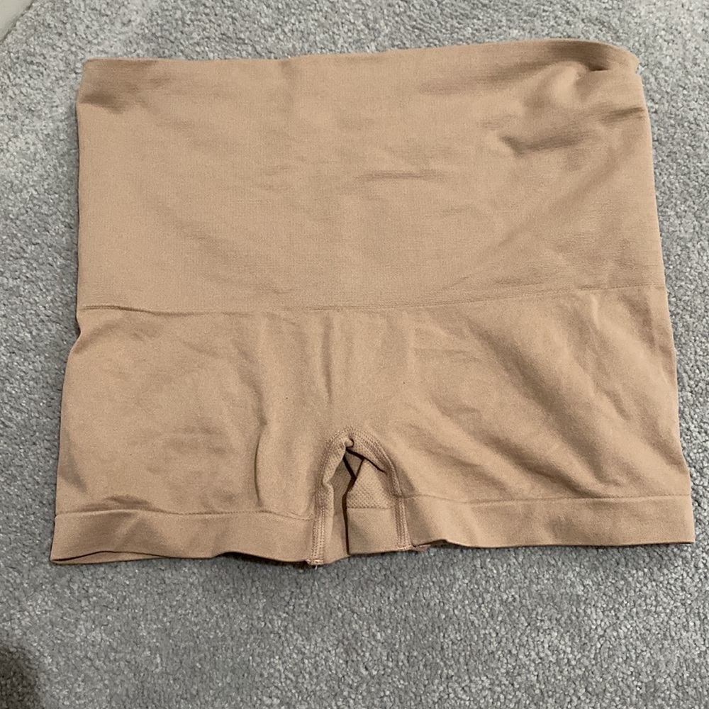 Not sure of brand Marilyn something intimates size L style 7068-68 nude